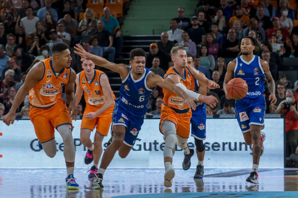 将比分扩大 将比分扩大