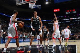 其中一个成 其中一个成